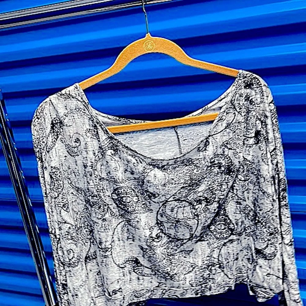 Black & Gray Off the Shoulder Boho, Abstract & Paisley Design Cropped Top